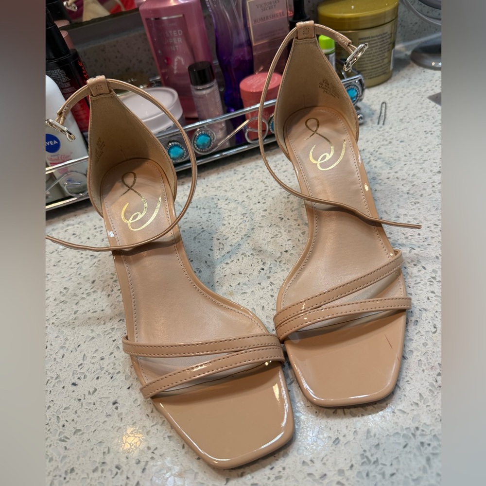 Nordstrom Tan Minimalist Kitten Heels - Picture 1 of 8